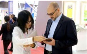  Group photo with foreign clients